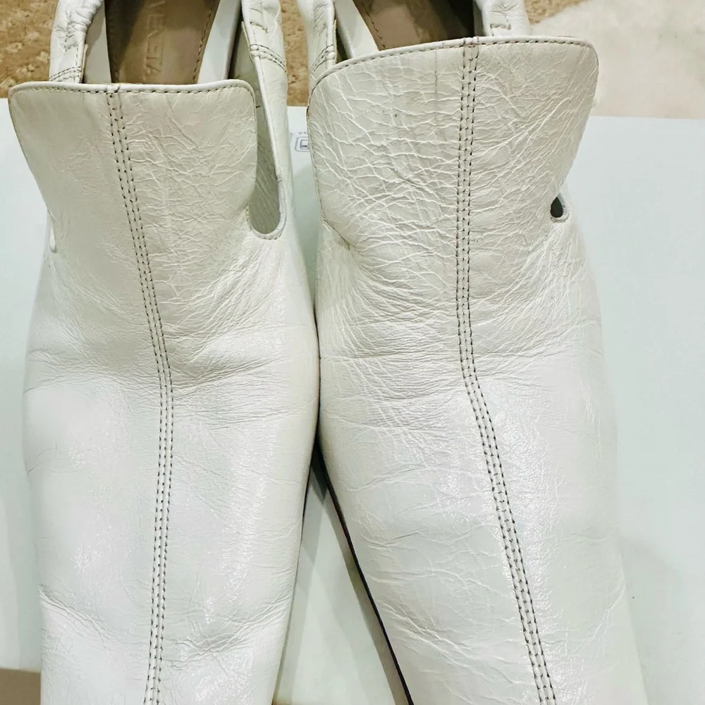 Bottega Veneta White Flats & Loafers - Picture 2 of 16